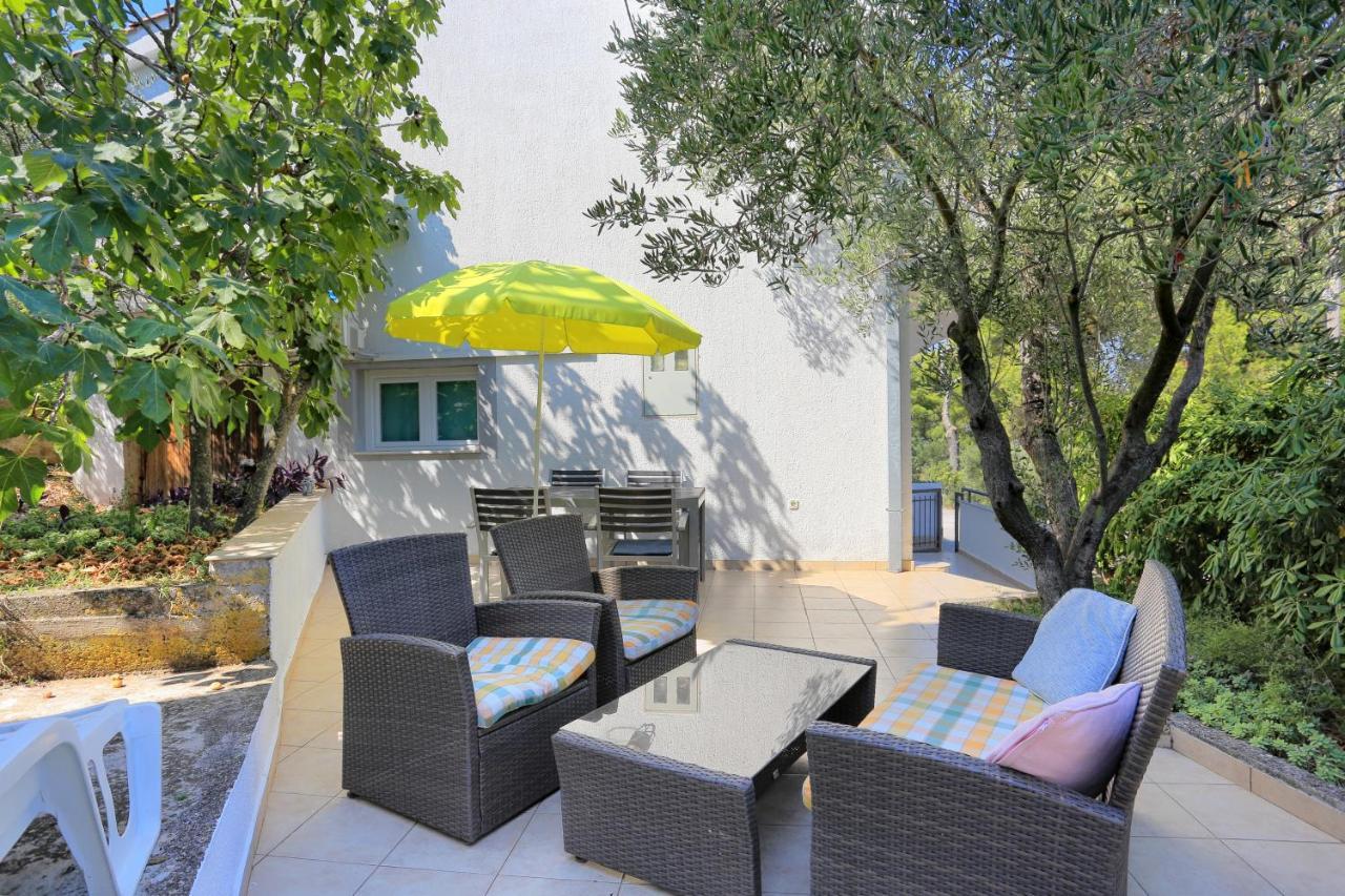 Apartments By The Sea Arbanija, Ciovo - 4320 Трогир Екстериор снимка