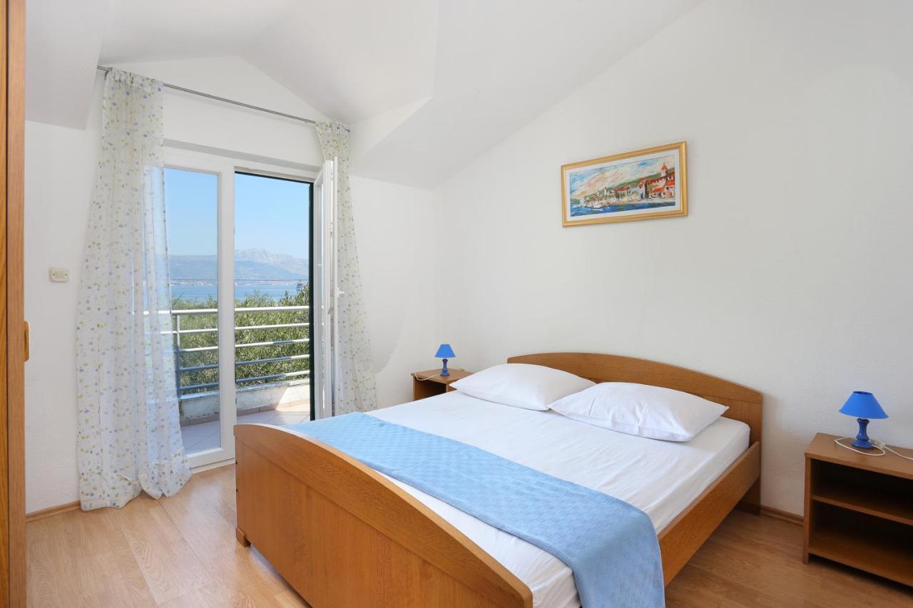 Apartments By The Sea Arbanija, Ciovo - 4320 Трогир Екстериор снимка