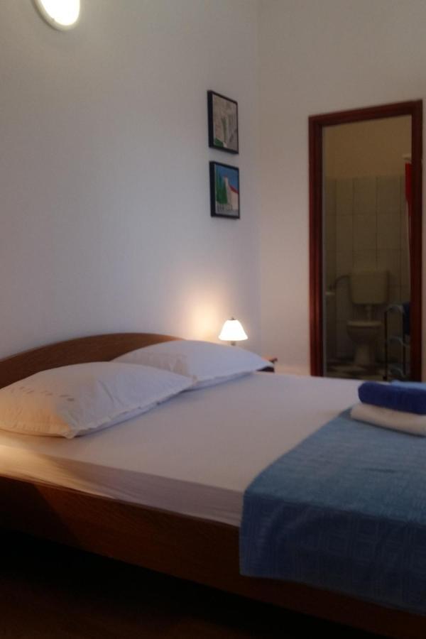 Apartments By The Sea Arbanija, Ciovo - 4320 Трогир Екстериор снимка